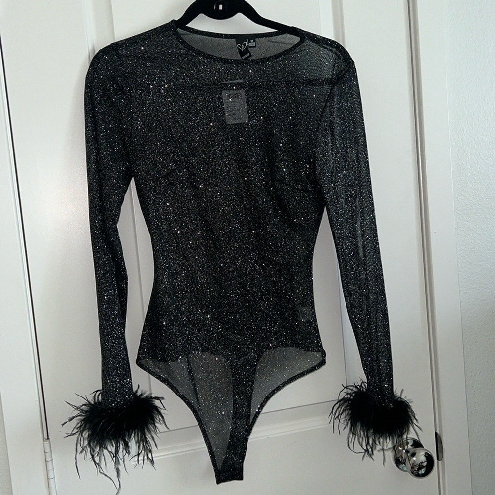 Black glitter see-through bodysuit with feather sleeve - size M
